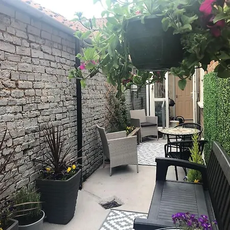 Large Cottage, Beach, Pubs Shops, Netflix, Bbq, Dog Friendly Nyaraló *