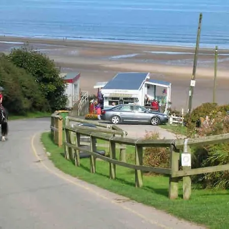 Large Cottage, Beach, Pubs Shops, Netflix, Bbq, Dog Friendly Holiday home Hunmanby