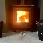 Large Cottage, Beach, Pubs Shops, Netflix, Bbq, Dog Friendly 度假居 *