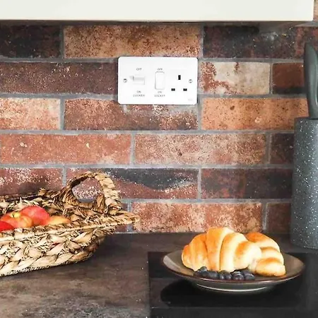 Large Cottage, Beach, Pubs Shops, Netflix, Bbq, Dog Friendly *