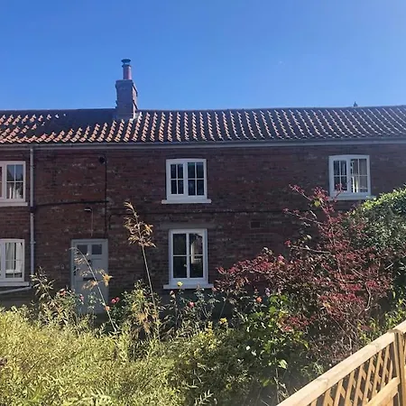 Large Cottage, Beach, Pubs Shops, Netflix, Bbq, Dog Friendly *